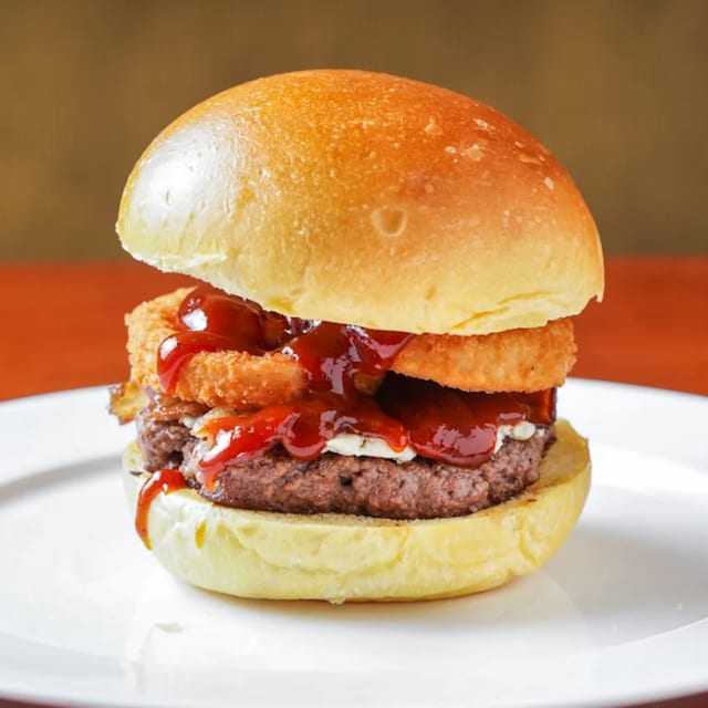 BACON & BLEU.